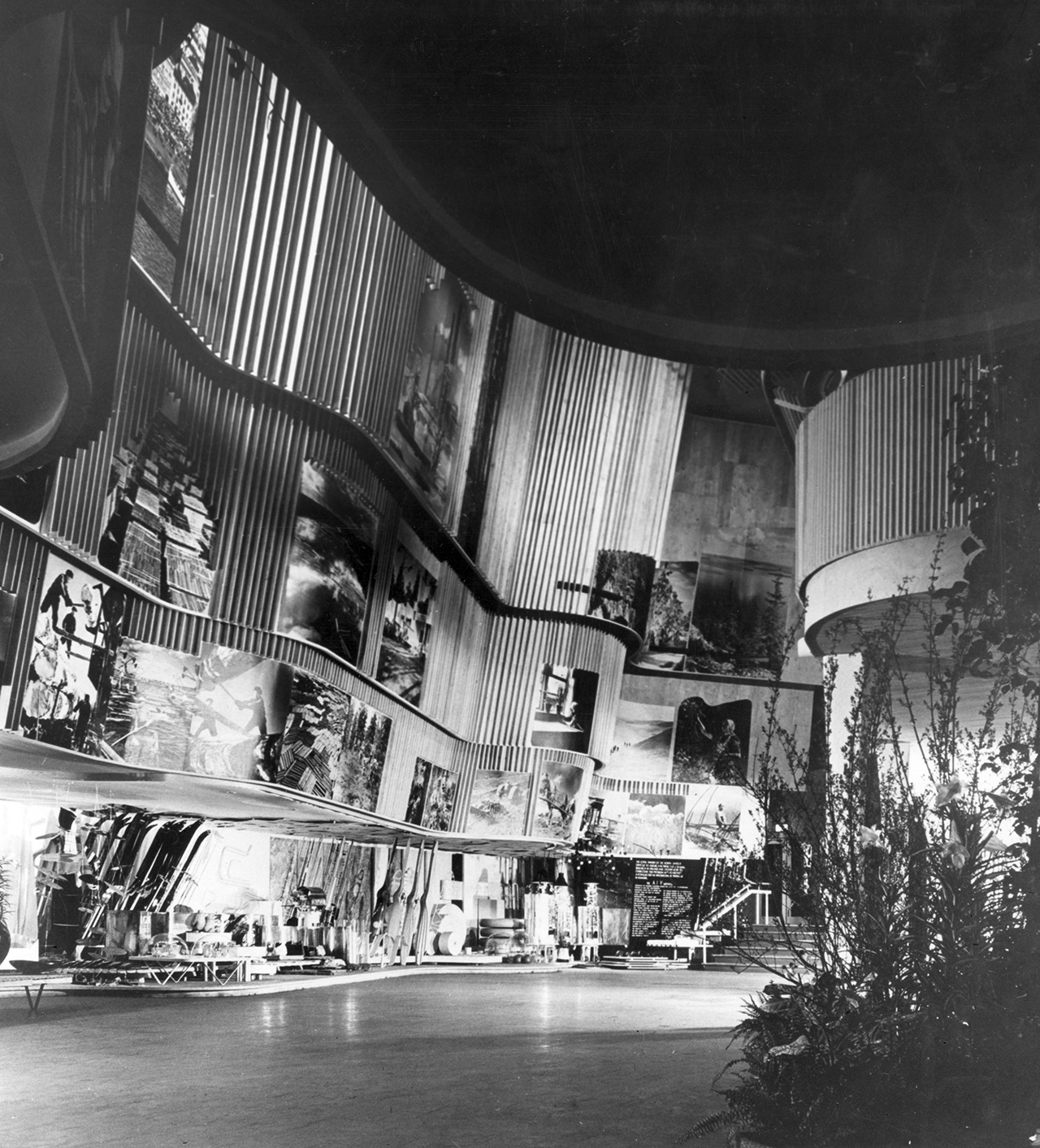 アルヴァ・アアルト『ニューヨーク万国博覧会フィンランド館』1939年 Finnish pavilion, World’s Fair, New York, 1939 ©Alvar Aalto Museum, Esto Photographics photo: Ezra Stoller/ Esto Photographics Inc.