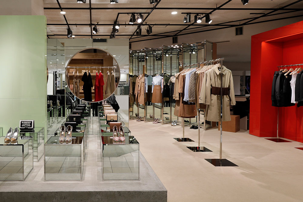 BURBERRY バーバリーネックレス リカルドティッシ期 リカルド・ティッシのバーバリーは“英国らしさ”を大胆に解釈【22