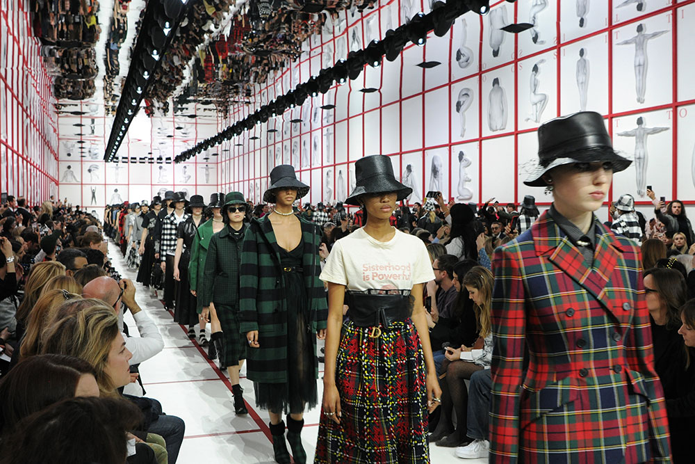 1950年代をミックスしたモダンなレディライク、Dior (ディオール