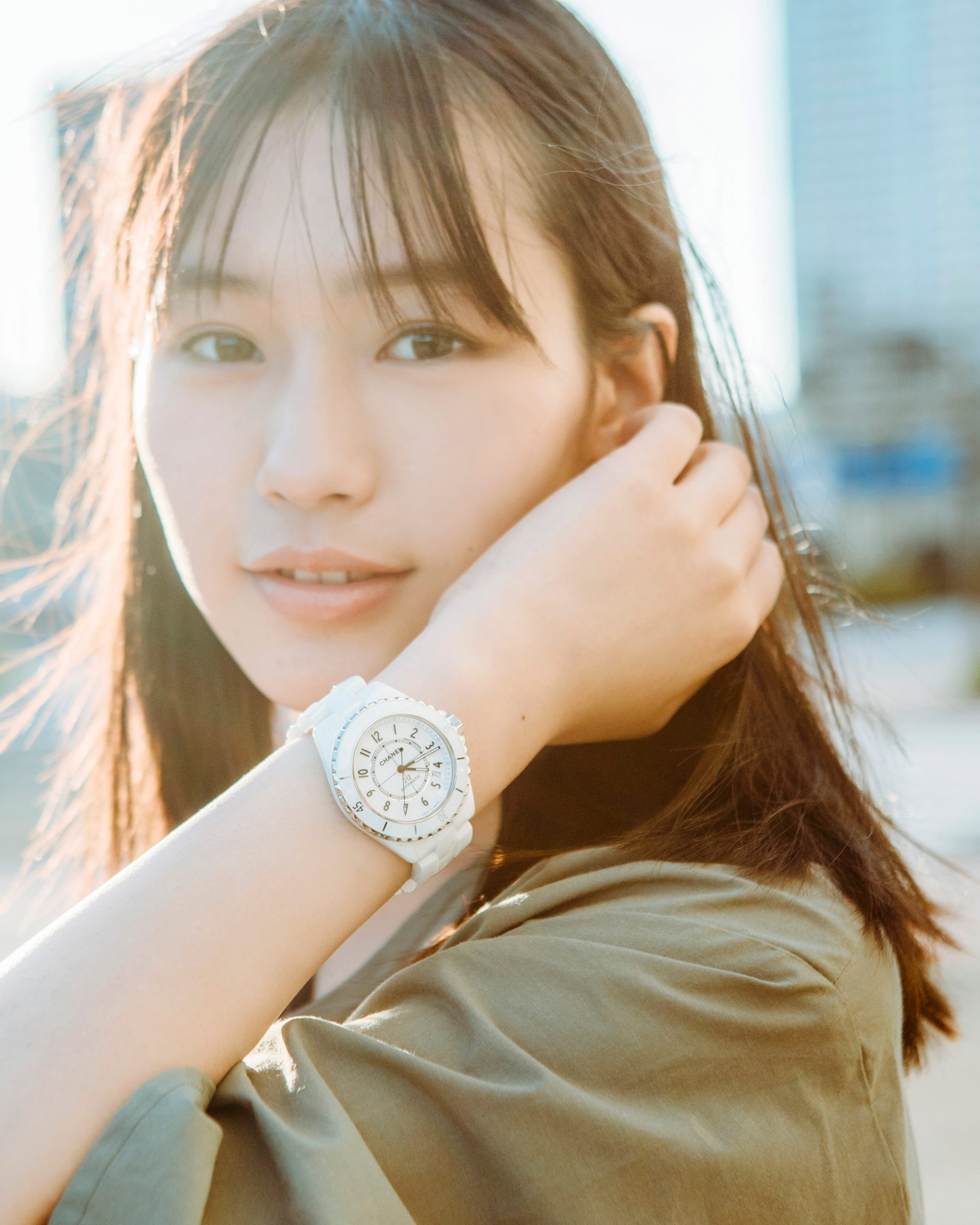 南沙良が魅せるシャネル“J12”の瞬き | Fashion | The Fashion Post