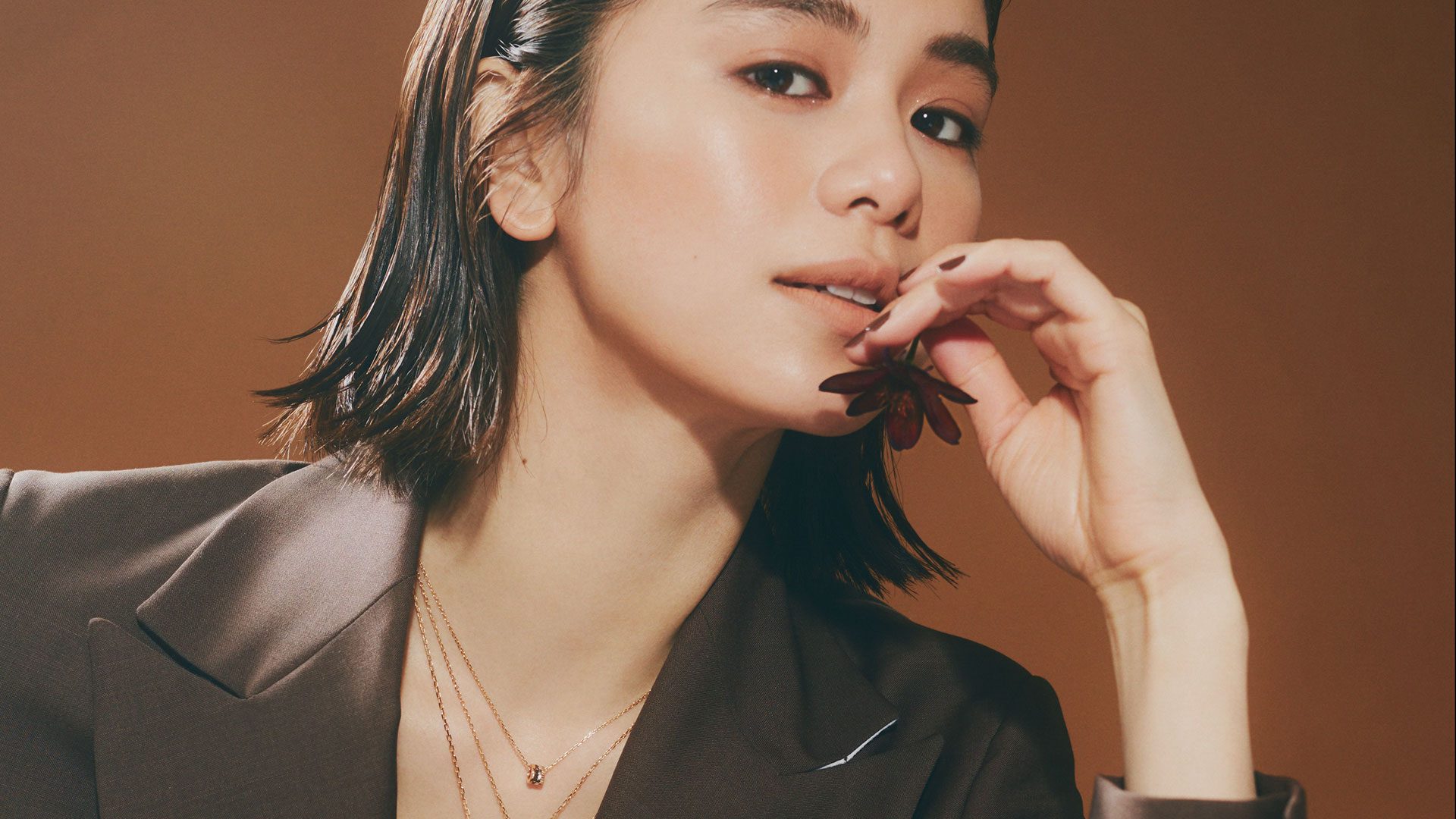 佐藤晴美がブシュロンのキャトル クラシックで叶える自分らしいスタイル Spring Colors Fashion The Fashion Post