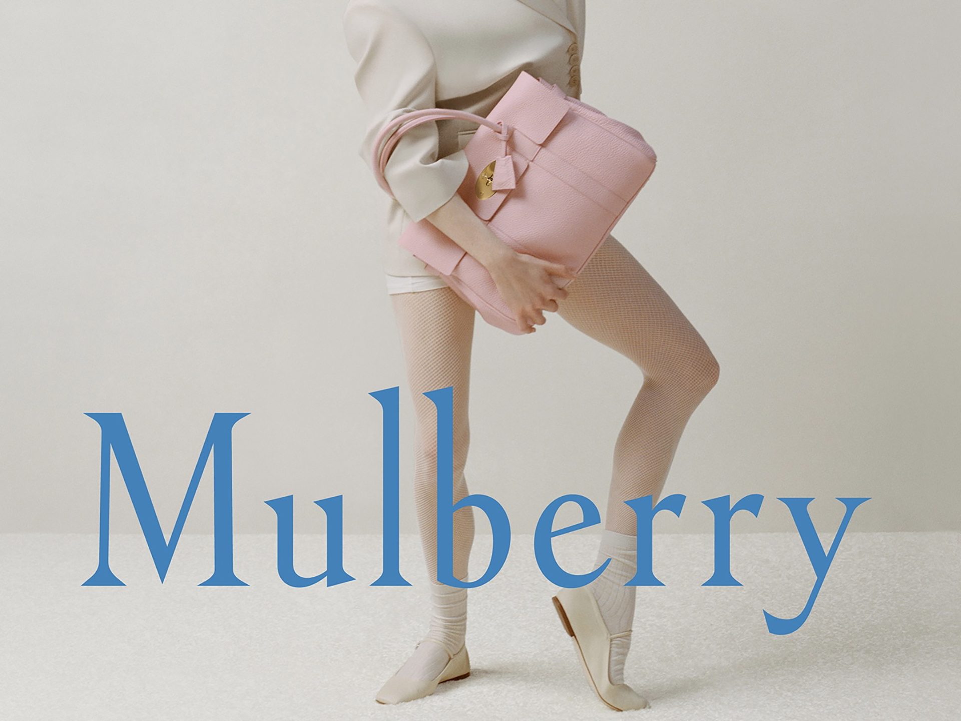 マルベリーがアイコンバッグの「ベイズウォーター」の誕生20周年を記念