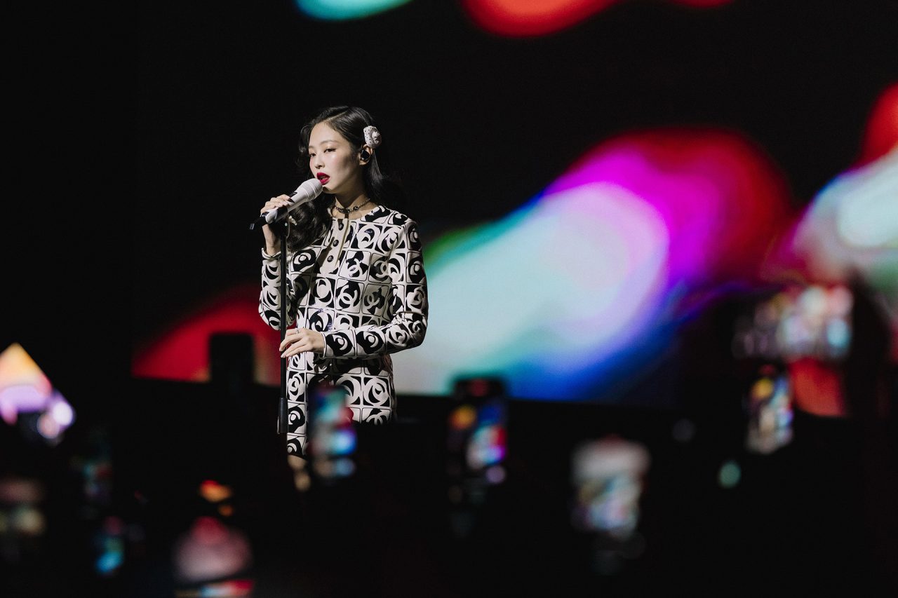 BLACKPINK ジェニーのサプライズライブも！シャネル 2022/23年