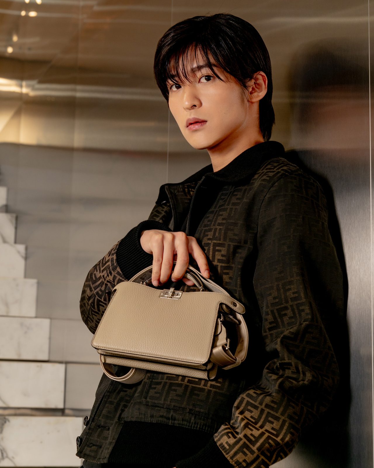 【FENDI】目黒連着用 Peekaboo Soft Small レザー バッグ 川口春奈と目黒蓮がフェンディのアイコンバッグ「ピーカブー