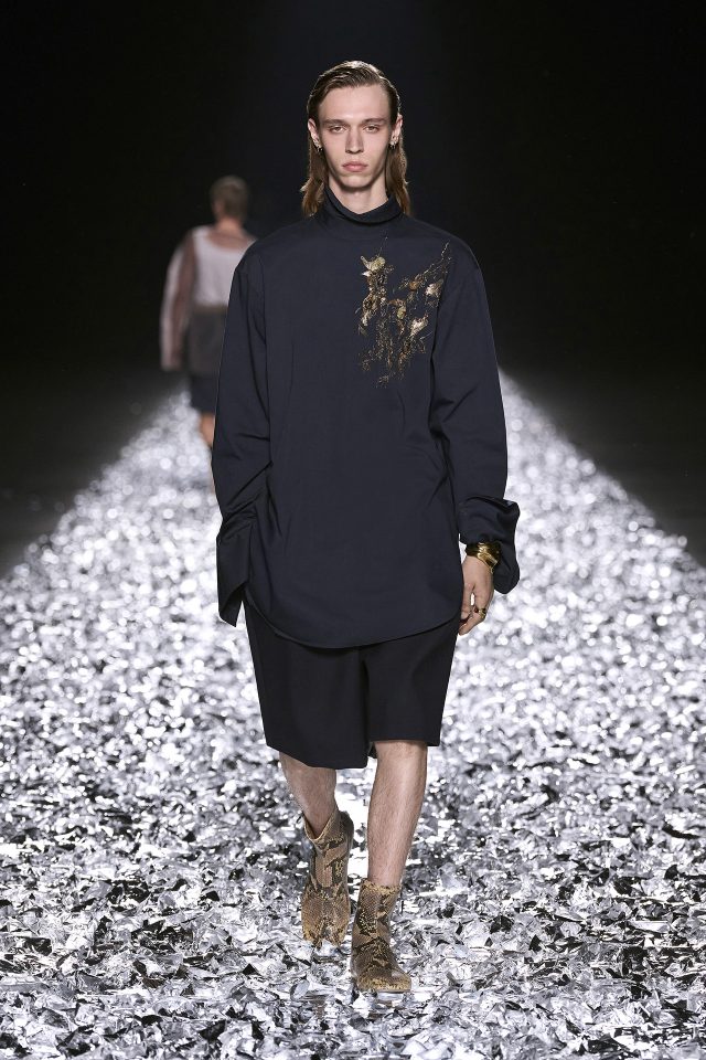 dries van notten：ドリスヴァンノッテン　チェスター　比翼　46 ドリス・ヴァン・ノッテンの幕引きは、さりげなく盛大に。2025年