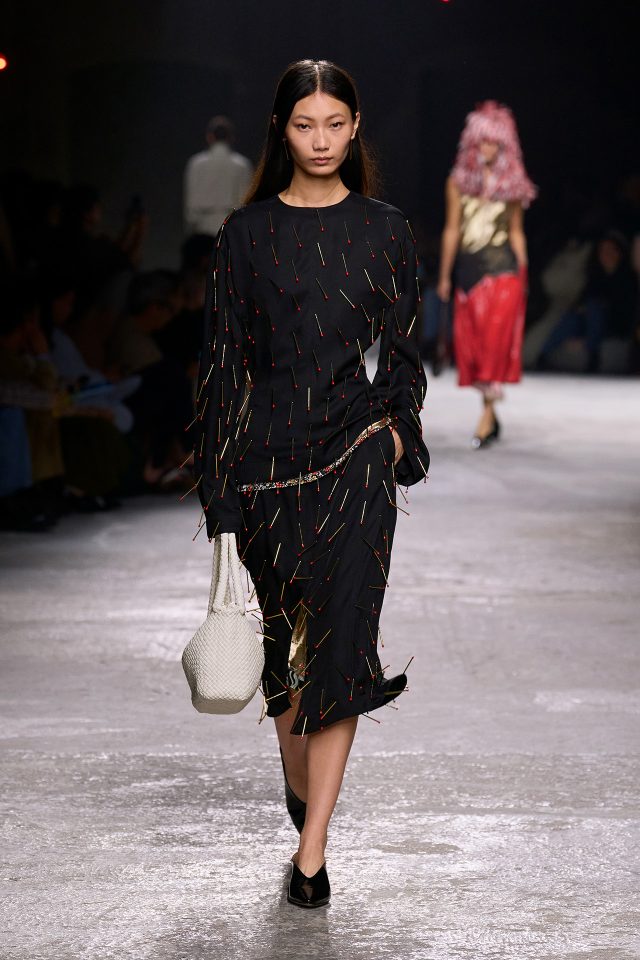 ［25ss新作］Bottega Venata ウール ビスコース クレープ ドレス ブラックウール ビスコース クレープ ドレス| Bottega Veneta® 日本