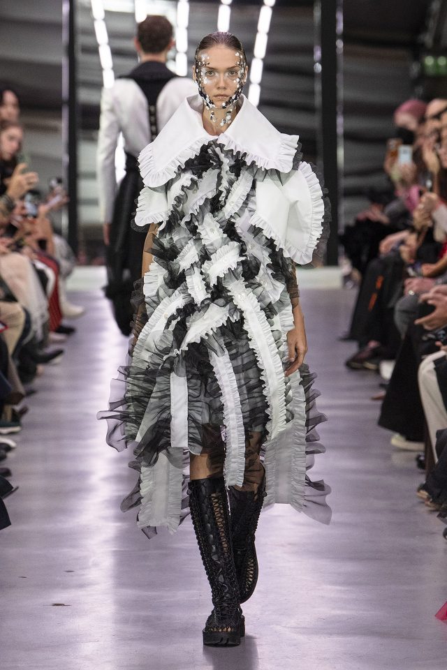 Noir Kei Ninomiya
Spring Summer 2024,
pret a porter,
Womenswear