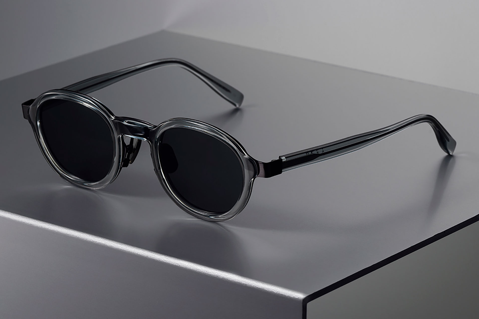 日常を昇華するアイウェア。ISSEY MIYAKE EYES から異素材を一体化した