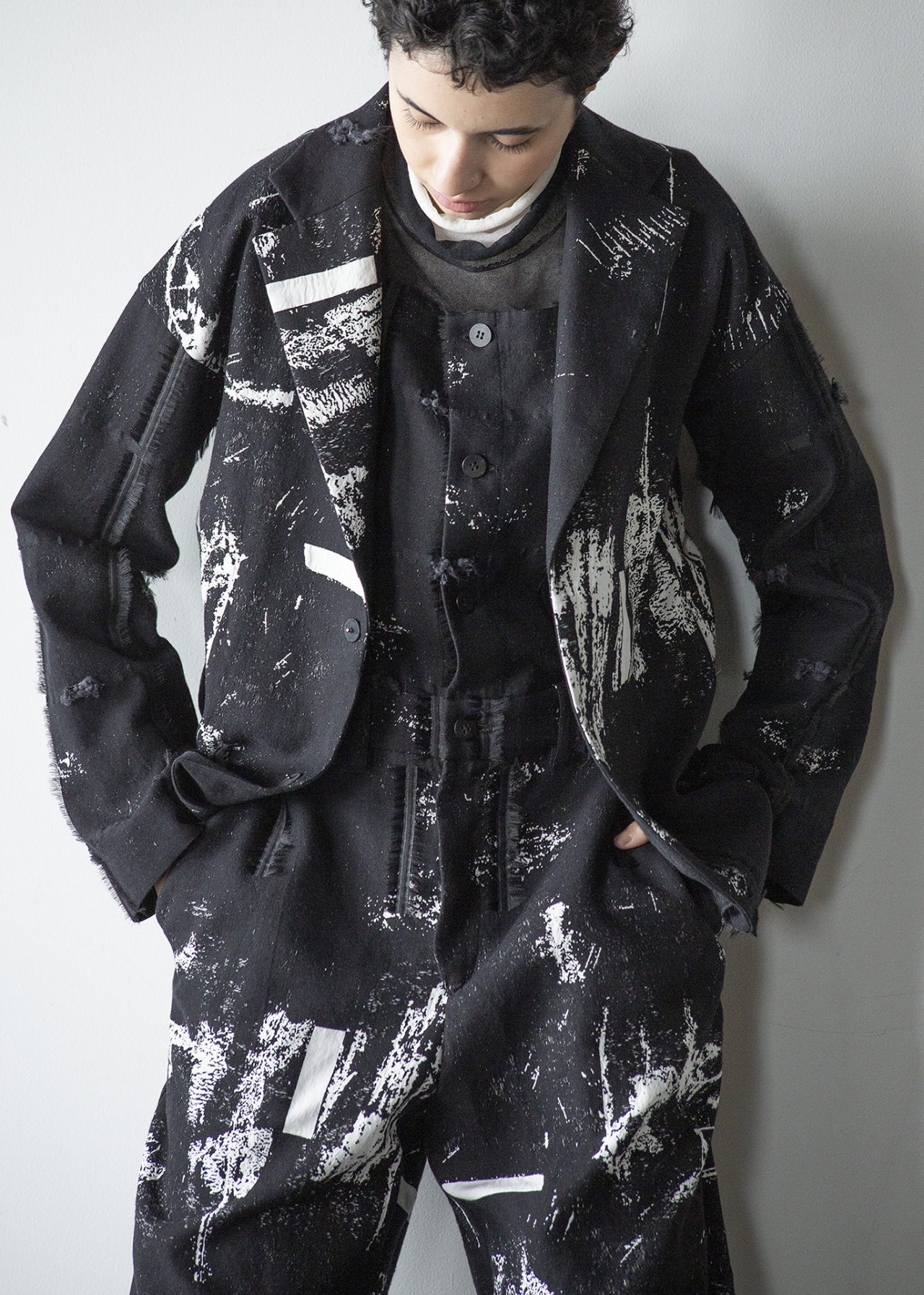 陶器を服に落とし込む。イッセイ ミヤケ ハートが新作シリーズを