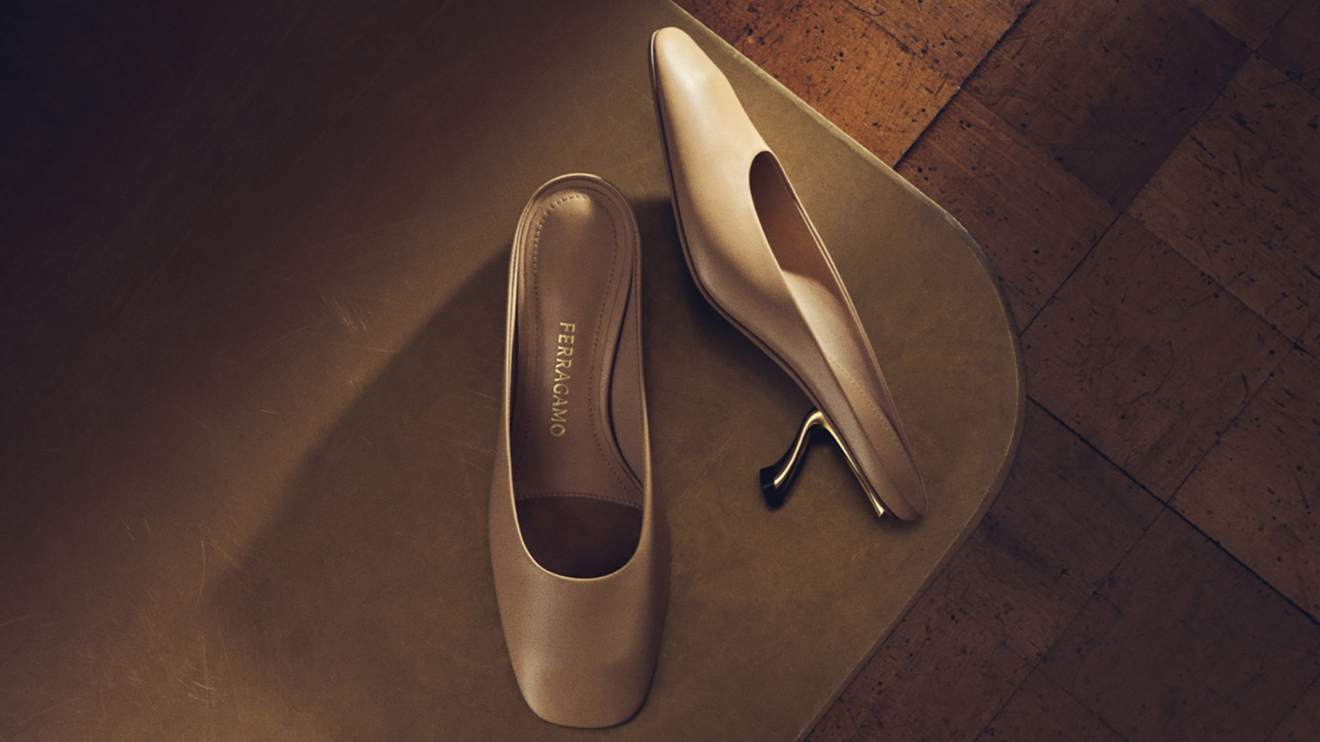 最新シューズコレクションにフォーカス。フェラガモが伊勢丹新宿店と