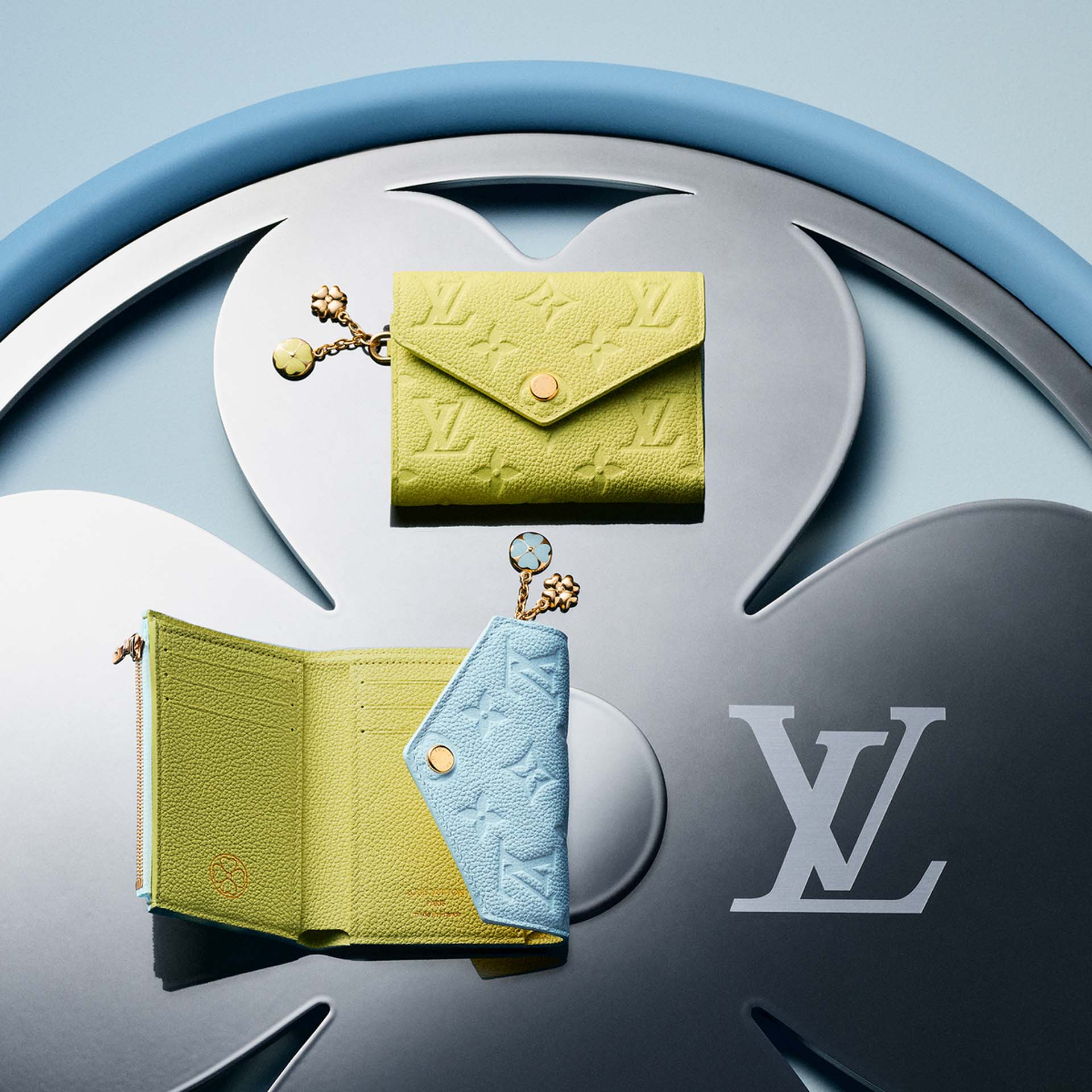 【LOUIS VUITTON クローバー型 マネークリップ】 幸運を呼ぶクローバーと春色が彩る「スーパーラッキーデー