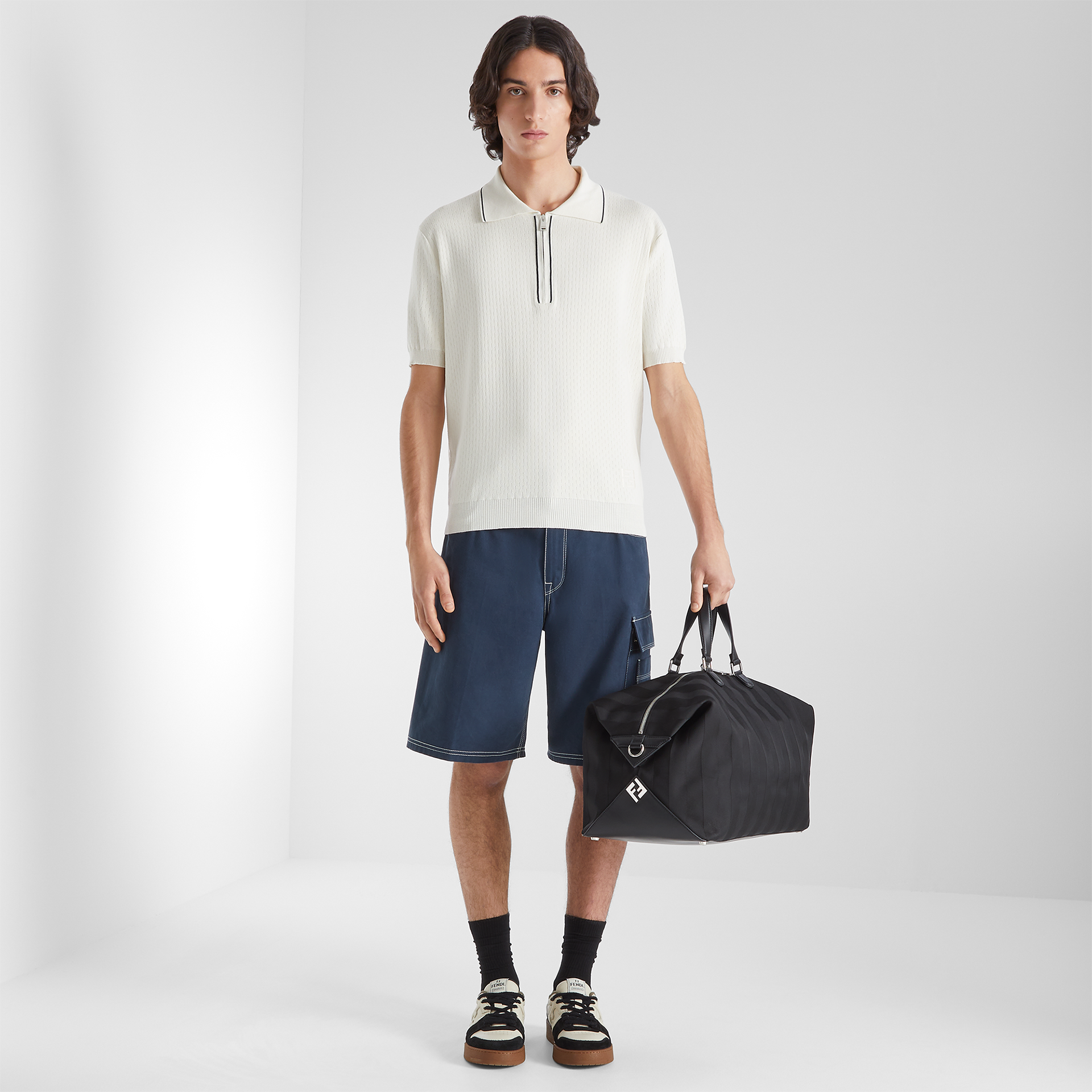 FENDI ビジネス/トラベルバッグ 新たな旅のパートナーに。フェンディの人気のボストン型トラベルバッグ